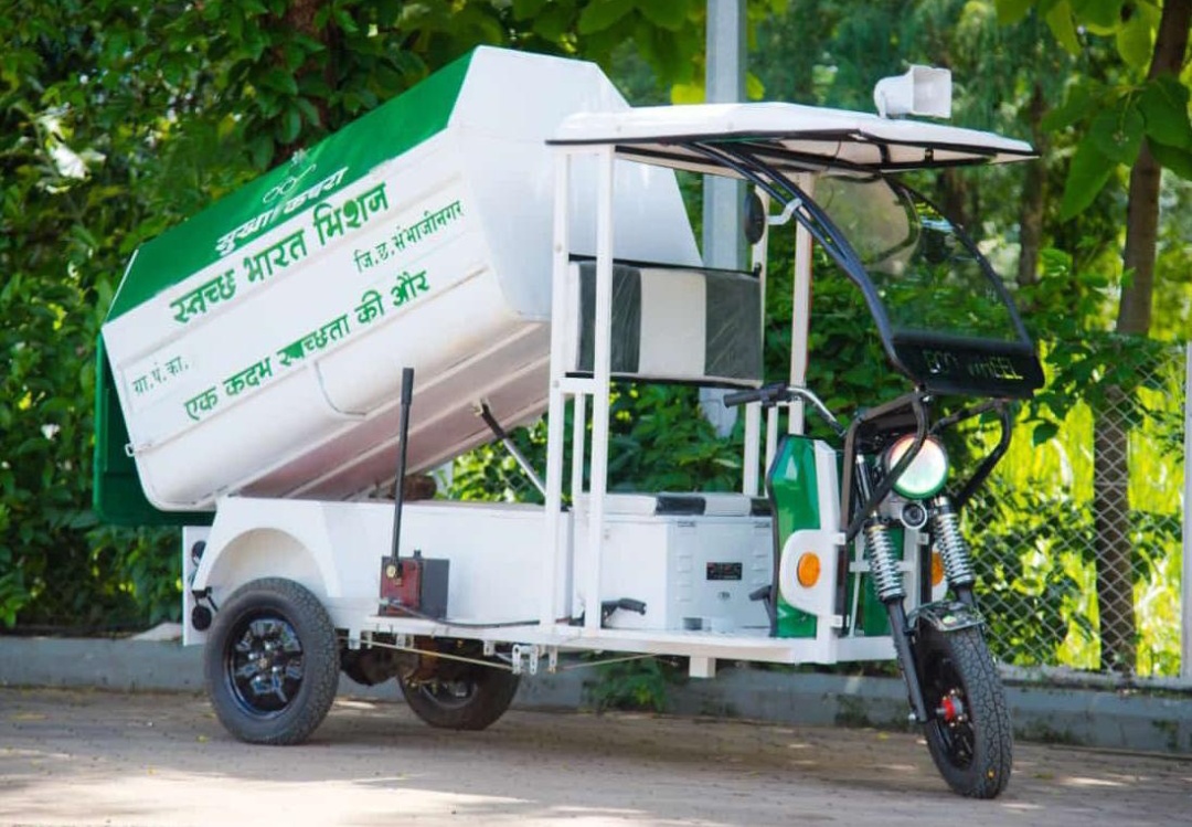 Utility electric garbage vehicle